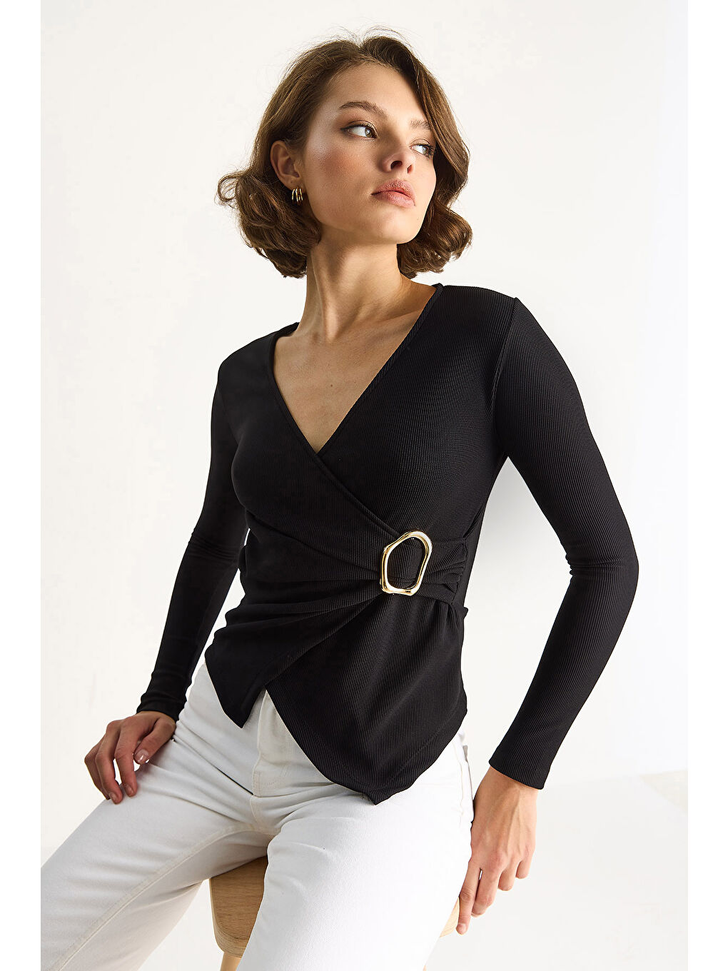 Siyah Kadın Kruvaze Yaka Gold Toka Detaylı Uzun Kollu Bluz-2