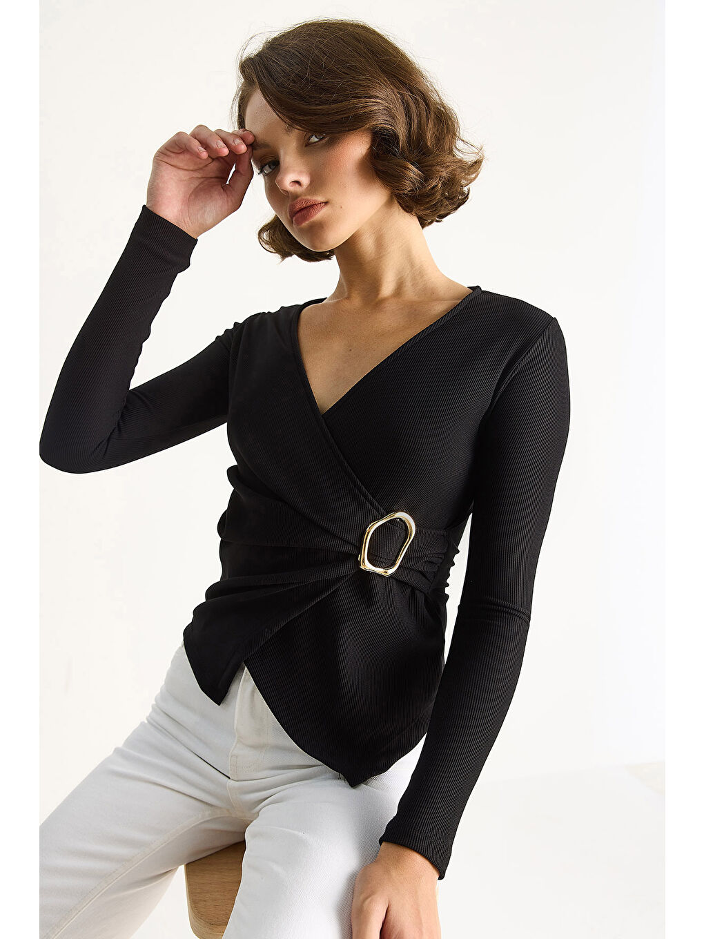 Siyah Kadın Kruvaze Yaka Gold Toka Detaylı Uzun Kollu Bluz-3