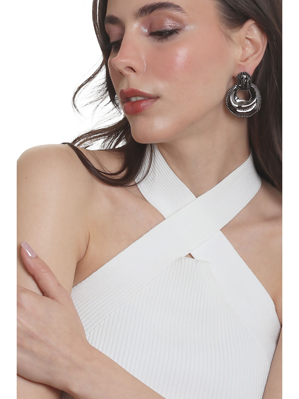 Antrasit Kadın Yaprak Dokulu Çivili Model Çanta Formlu Küpe-4