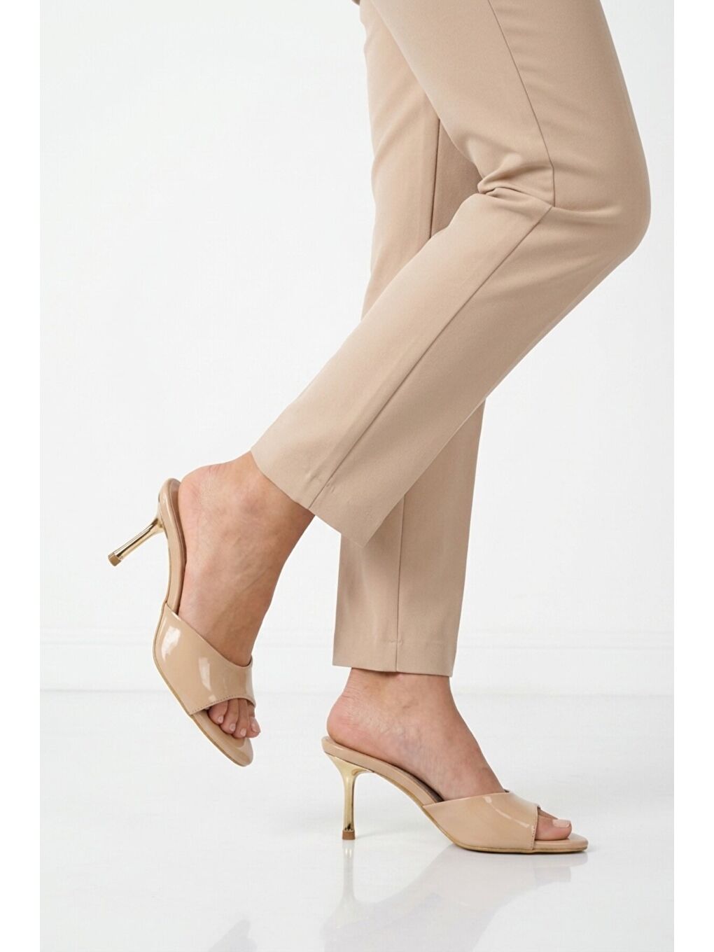 Bej Rugan Kadın Hafif İnce Topuklu Terlik 336601 Z