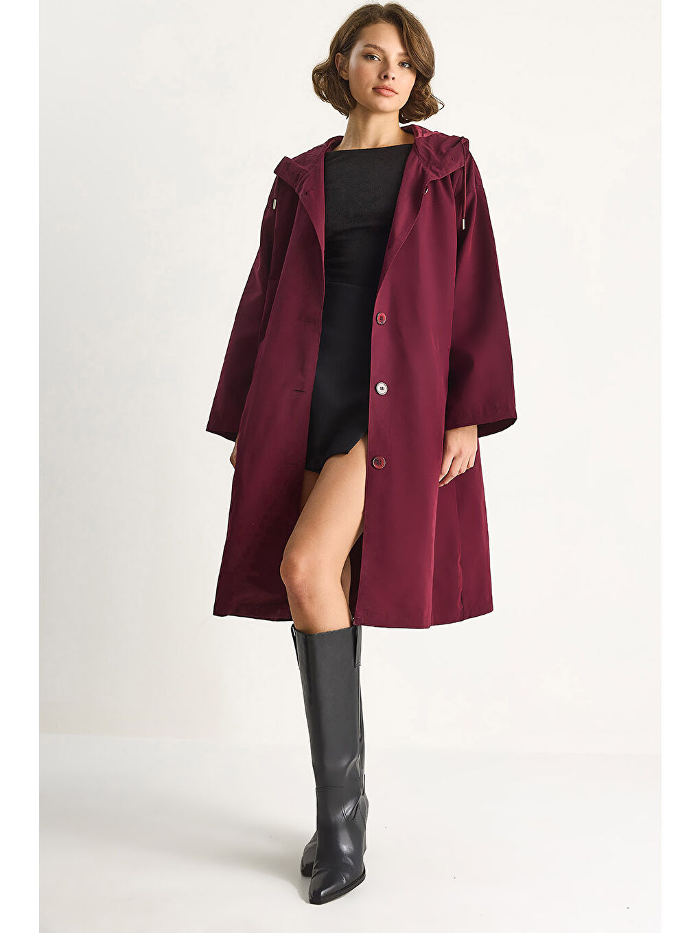 Mor Kadın Kapüşonlu Astarlı Cep Detaylı Orta Boy Mevsimlik Trençkot