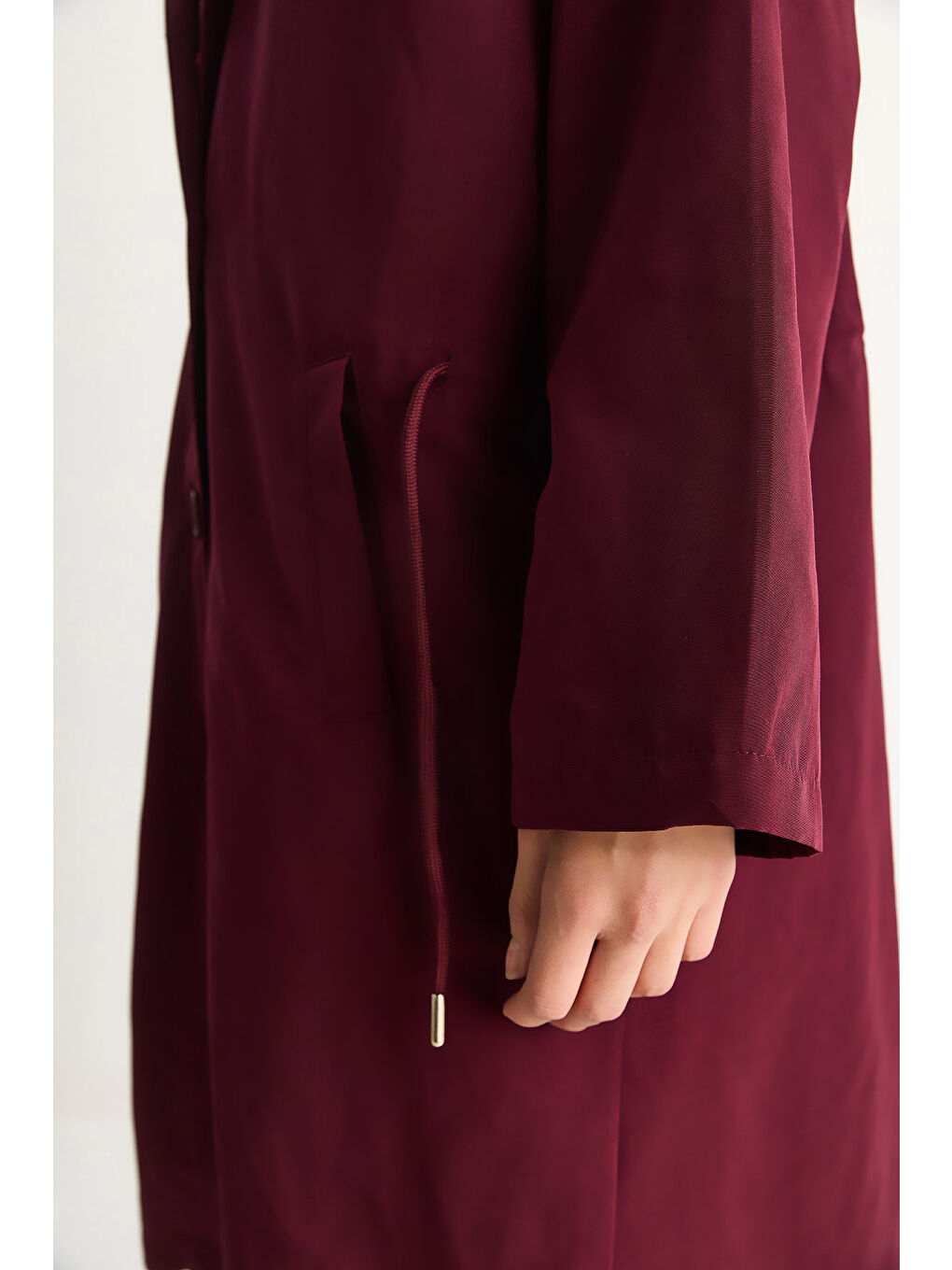 Mor Kadın Kapüşonlu Astarlı Cep Detaylı Orta Boy Mevsimlik Trençkot-5