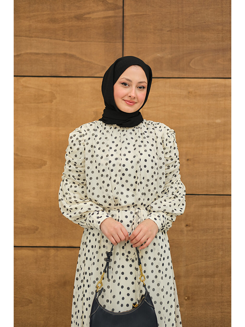 Kadın Kolları Büzgülü Bel Bağlamalı Puantiyeli Elbise Beyaz-1