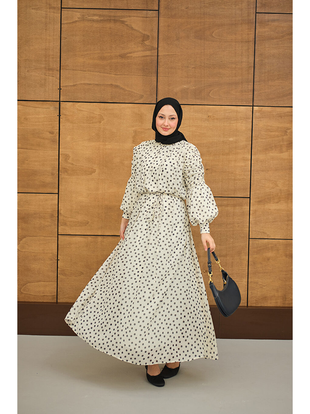 Kadın Kolları Büzgülü Bel Bağlamalı Puantiyeli Elbise Beyaz-3