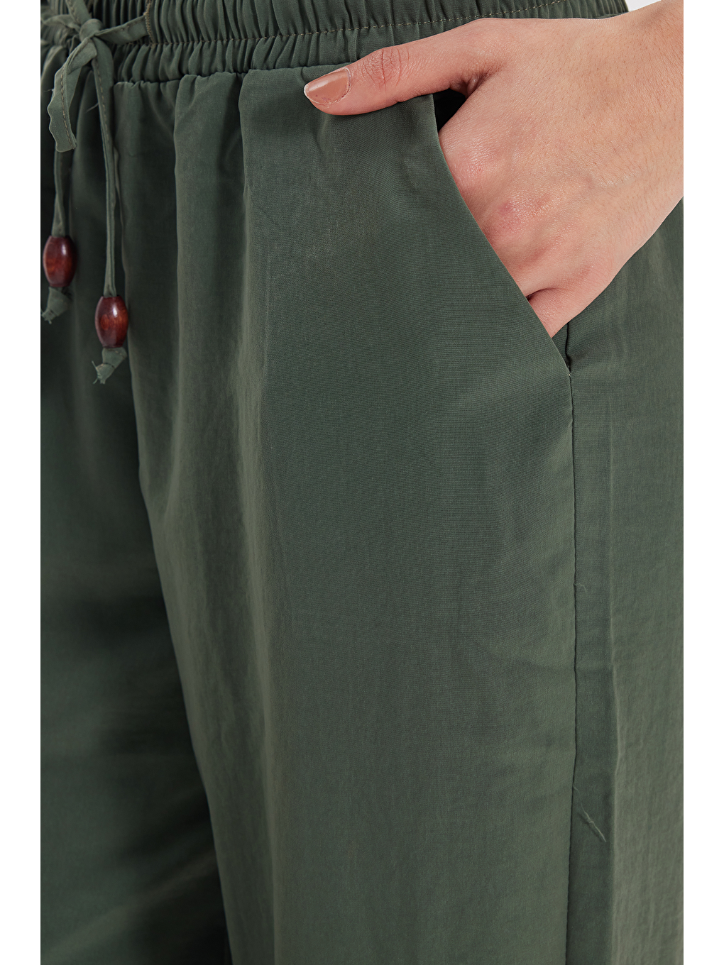 Kadın Relax Fit Rahat Kesim Beli Bağcıklı Lastikli Düğme Detaylı Çift Cepli Haki Pantolon-4