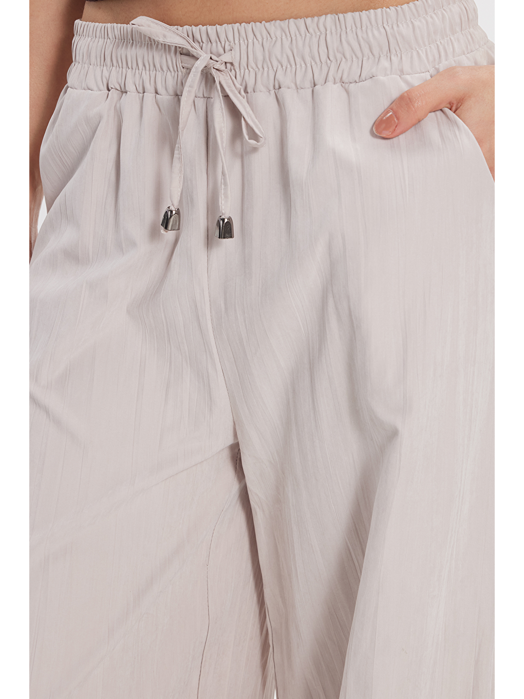 Kadın Relax Fit Rahat Kesim Beli Bağcıklı Lastikli Yumuşak Dokulu Çift Cepli Bej Pantolon-1