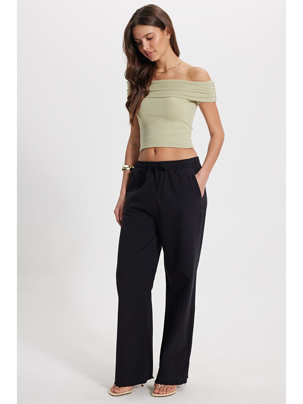 Kadın Relax Fit Rahat Kesim %100 Pamuk Beli Bağcıklı Lastikli Çift Cepli Siyah Pantolon-6