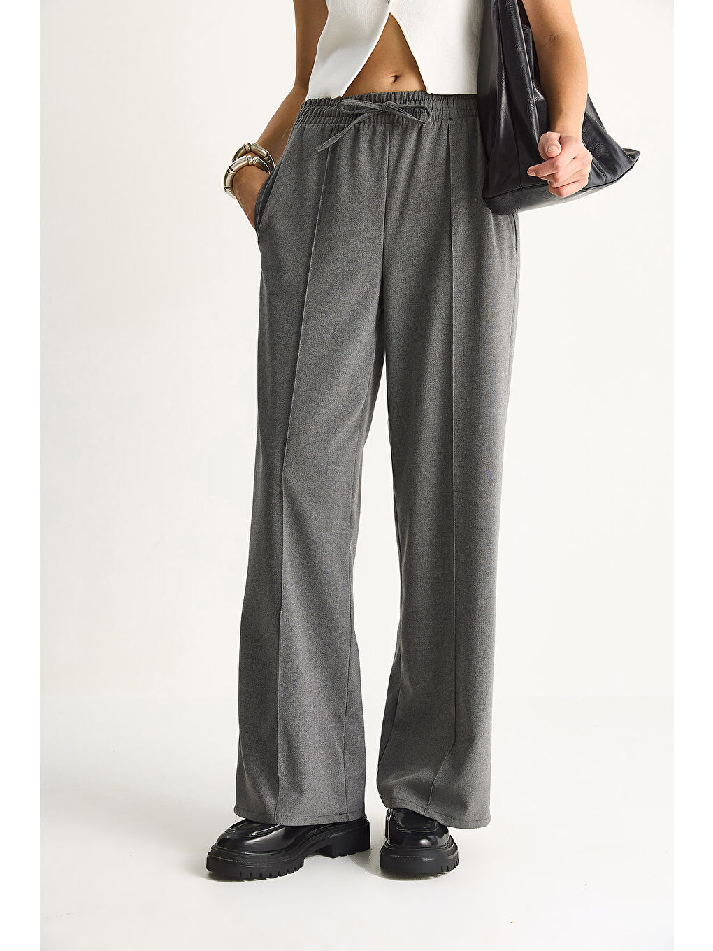 Antrasit Kadın Beli Lastikli Cep Detaylı Nervürlü Plazzo Kumaş Pantolon-4