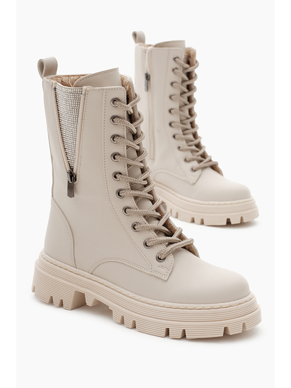 Kadın Bej Cilt Termo Taban Yanı Taşlı Detaylı Bağcıklı Ve Fermuarlı Bot