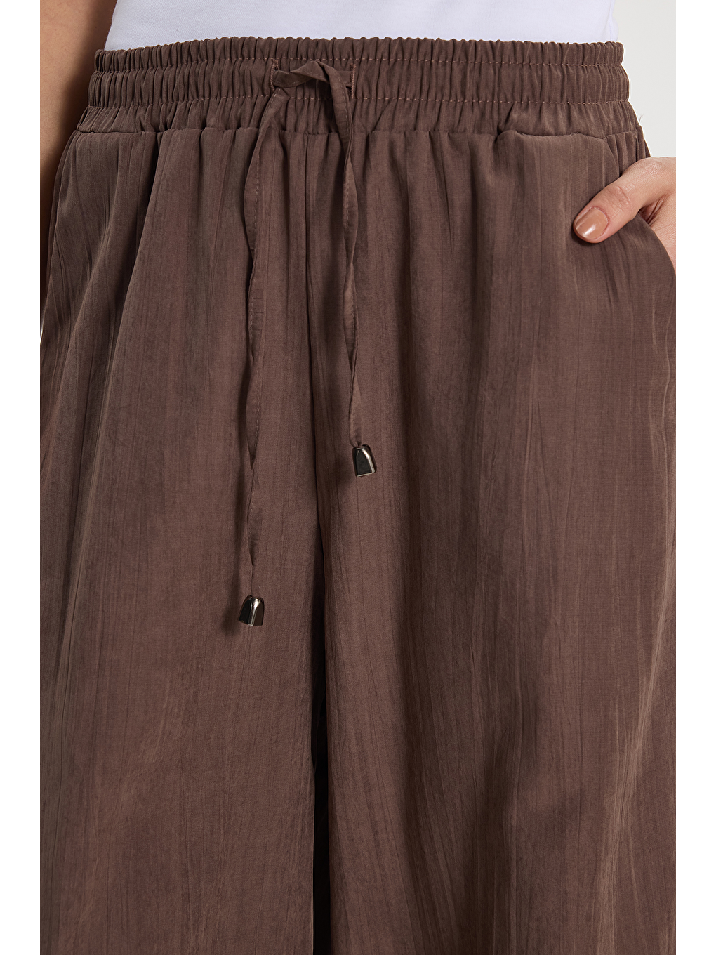 Kadın Relax Fit Rahat Kesim Beli Bağcıklı Lastikli Yumuşak Dokulu Çift Cepli Kahverengi Pantolon-3