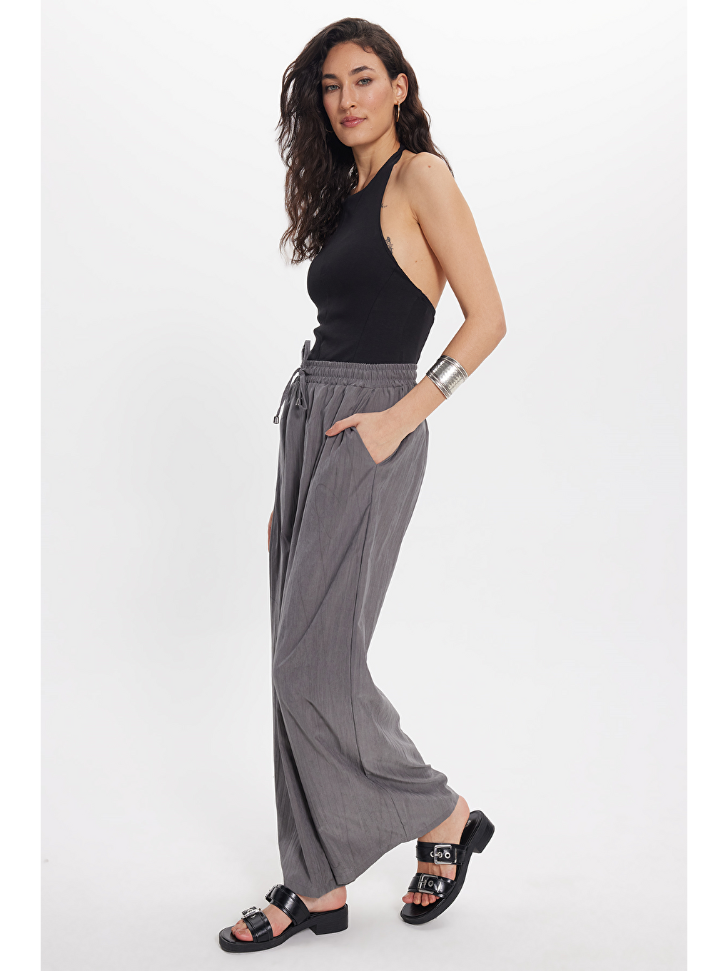 Kadın Relax Fit Rahat Kesim Beli Bağcıklı Lastikli Yumuşak Dokulu Çift Cepli Gri Pantolon-4