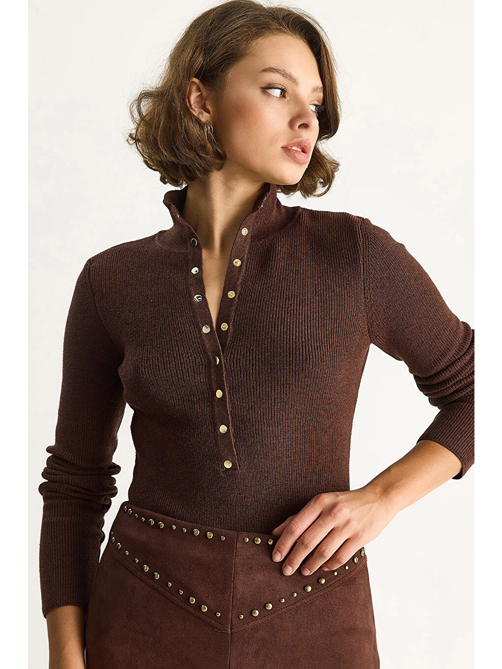 Kahverengi Kadın Çıtçıtlı Fitilli Dik Yaka Uzun Kollu Basic Triko Bluz TK