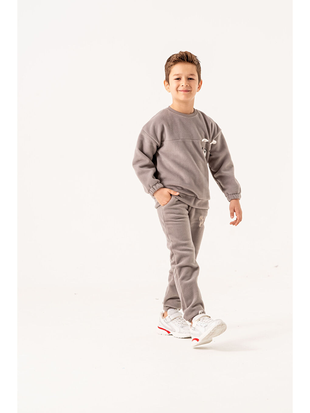 Gri Aplikeli Ve Nakışlı Polar Erkek Çocuk Alt-Üst Eşofman Takımı-5