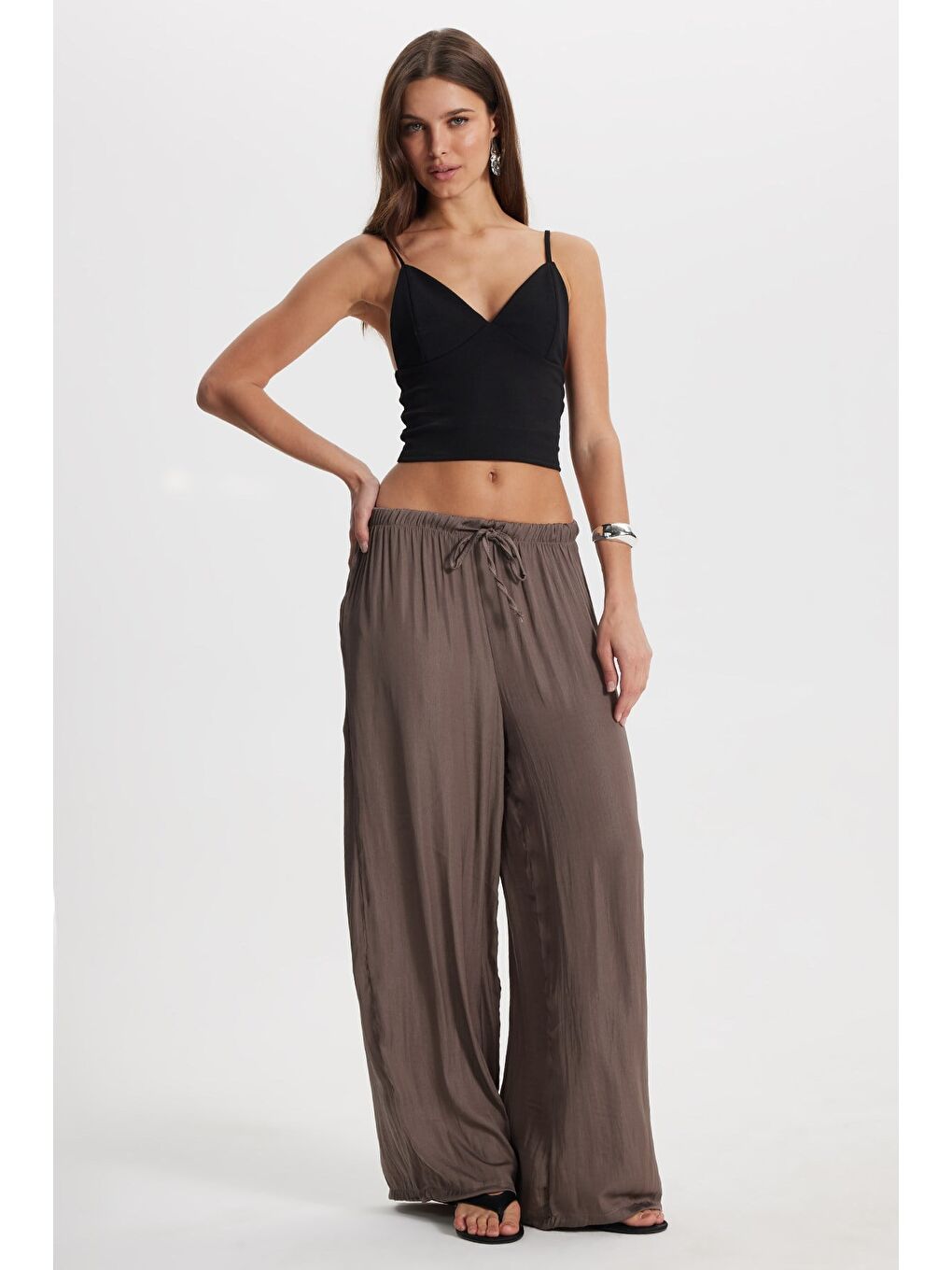 Kadın Relax Fit Rahat Kesim Beli Bağcıklı Lastikli Bol Paça Açık Kahverengi Pantolon-2