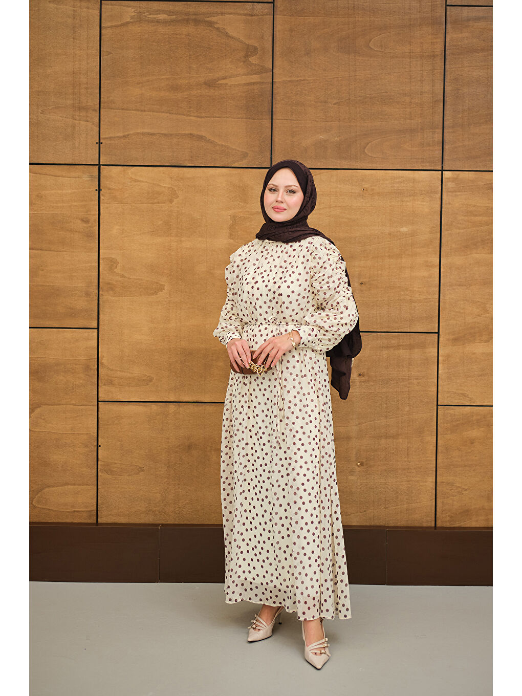 Ekru Kadın Kolları Büzgülü Bel Bağlamalı Puantiyeli Elbise Krem