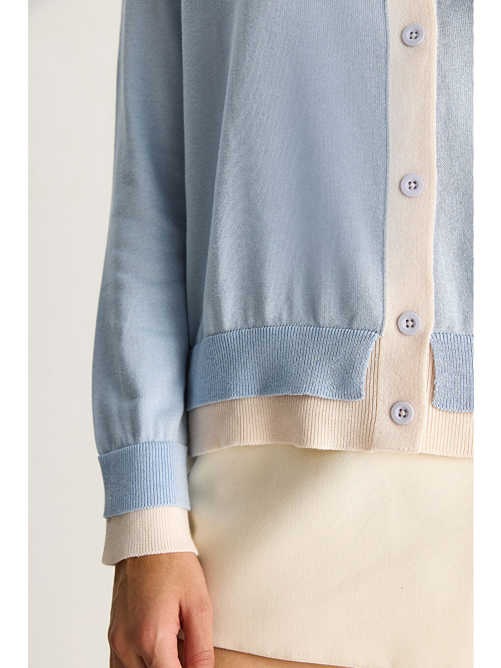 Mavi Kadın Kontrast Renkli Bisiklet Yaka Önü Düğme Kapamalı Hırka TH-4