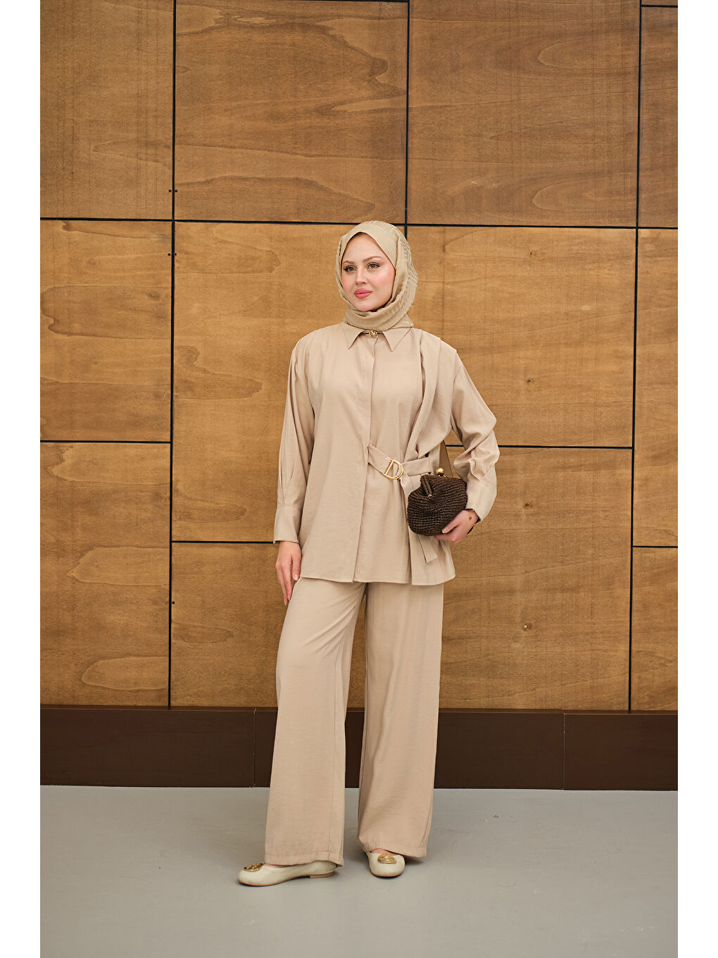 Ekru Kadın Beli Gold Kemer Detay Gömlek Yaka Takım Krem