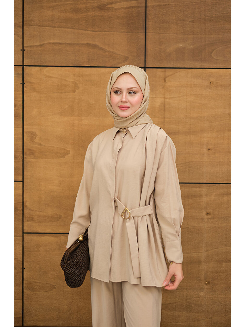 Ekru Kadın Beli Gold Kemer Detay Gömlek Yaka Takım Krem-1