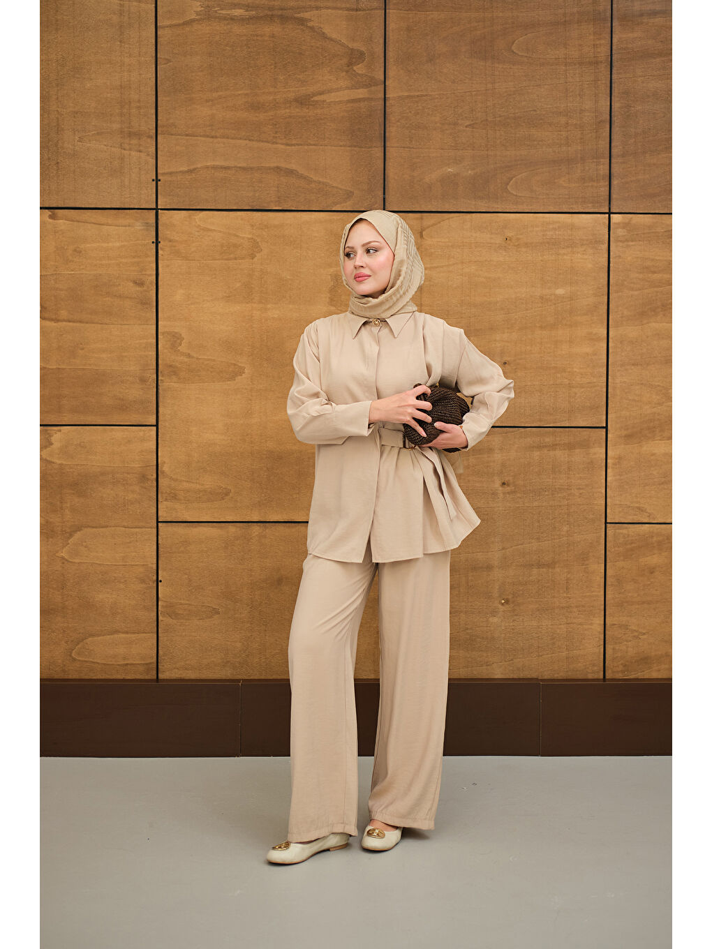 Ekru Kadın Beli Gold Kemer Detay Gömlek Yaka Takım Krem-3