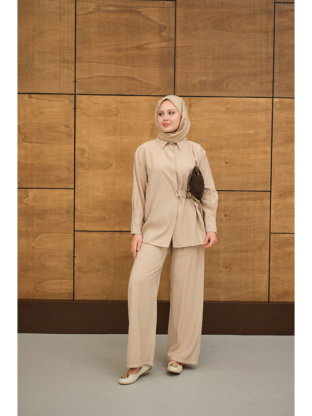 Ekru Kadın Beli Gold Kemer Detay Gömlek Yaka Takım Krem-4