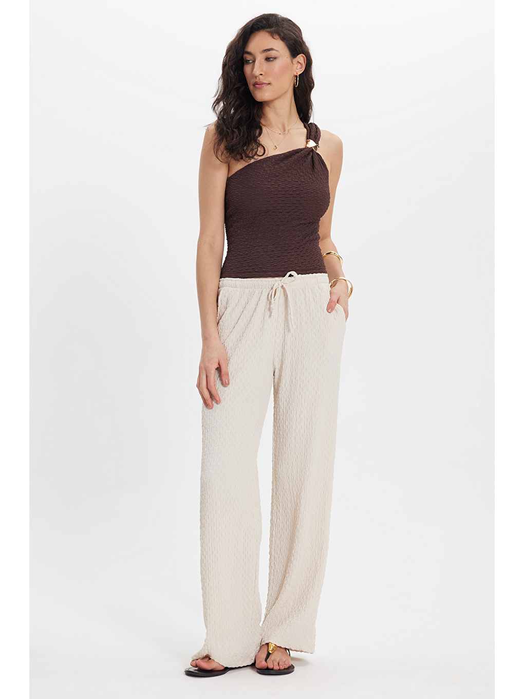 Bej Kadın Relax Fit Rahat Kesim Beli Bağcıklı Lastikli Dokulu Çift Cepli Taş Pantolon-3