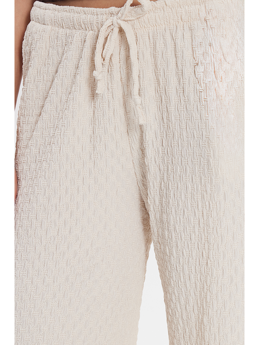 Bej Kadın Relax Fit Rahat Kesim Beli Bağcıklı Lastikli Dokulu Çift Cepli Taş Pantolon-4