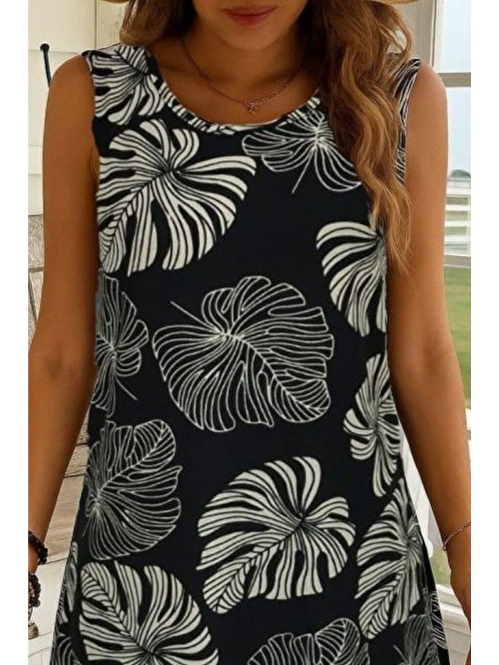 Yeşil Kadın Sıfır Kollu Yuvarlak Yaka Desenli Süprem Elbise-1