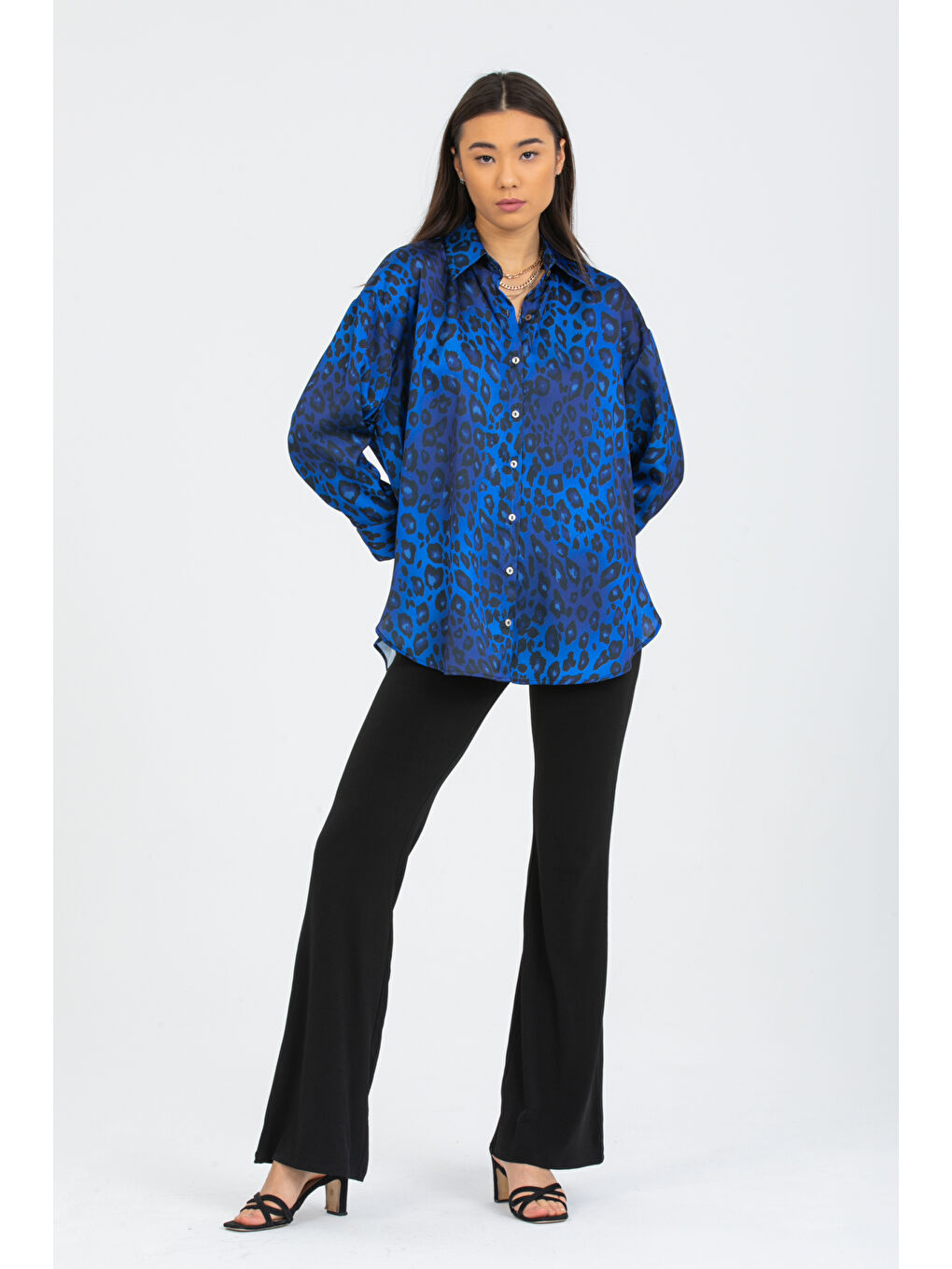 Mavi Leopar Desenli  Salaş Oversize  Saten Gömlek