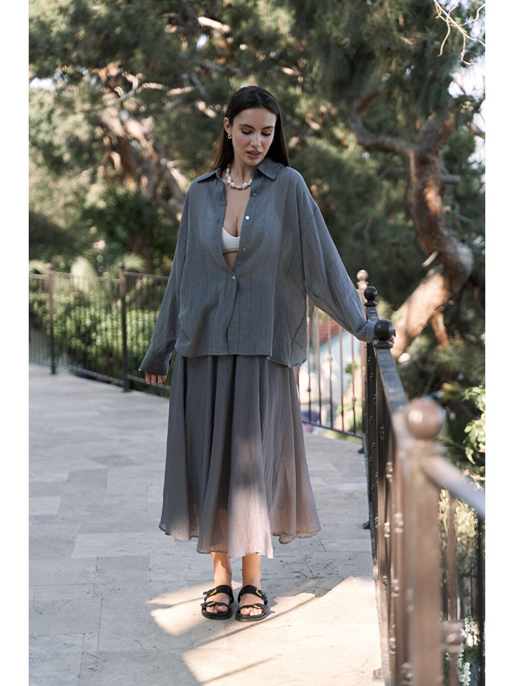 Gri Calynn Sırt Dekolteli Çizgili Füme Keten Gömlek-1