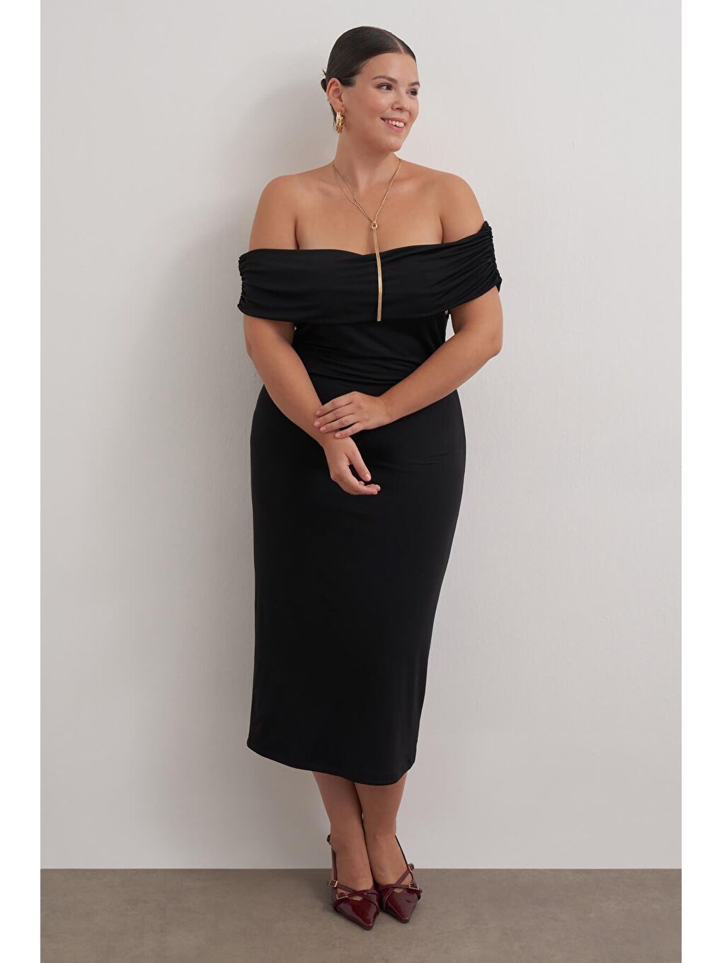Siyah Açık Omuzlu Kolsuz Elbise-2