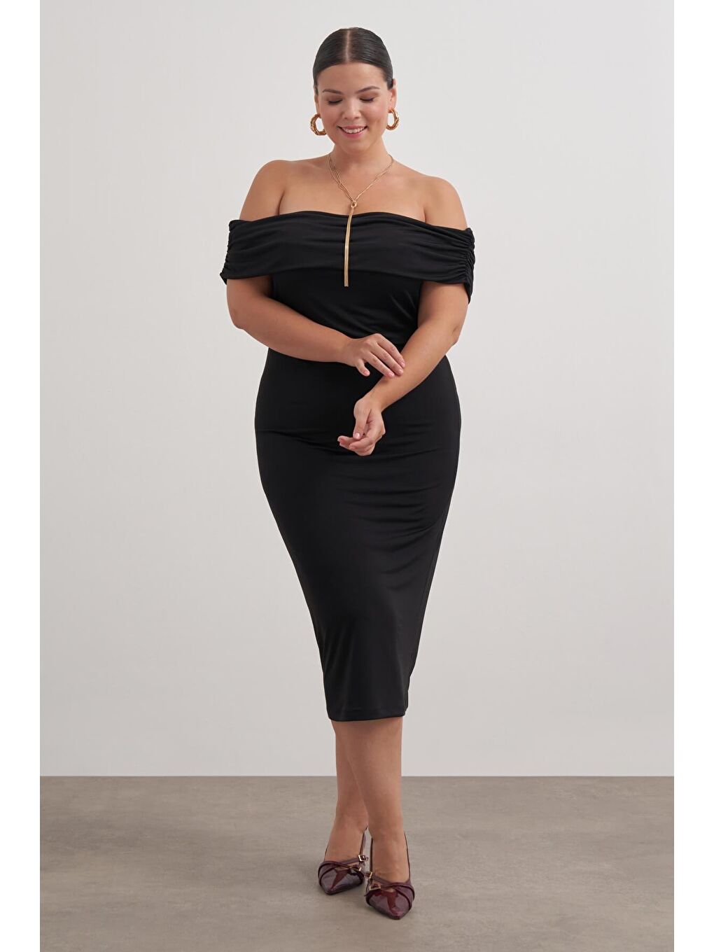 Siyah Açık Omuzlu Kolsuz Elbise-3