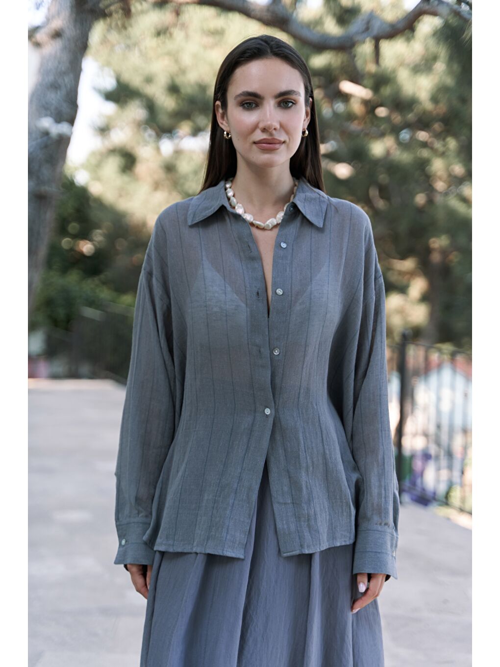 Gri Calynn Sırt Dekolteli Çizgili Füme Keten Gömlek-3