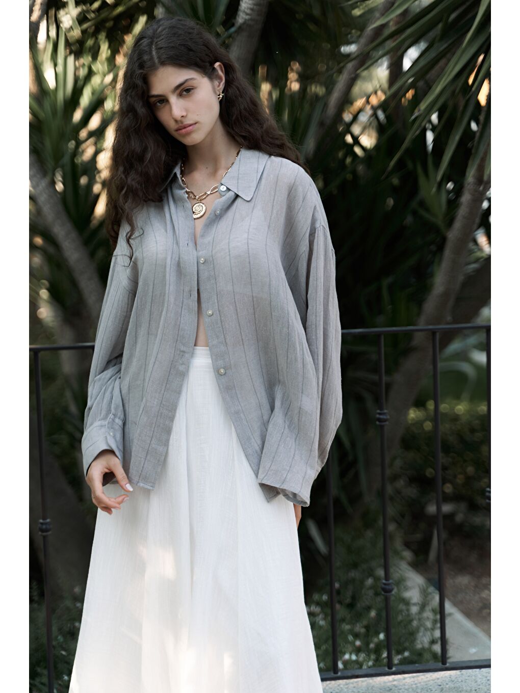 Bej Calynn Sırt Dekolteli Çizgili Vizon Keten Gömlek-4