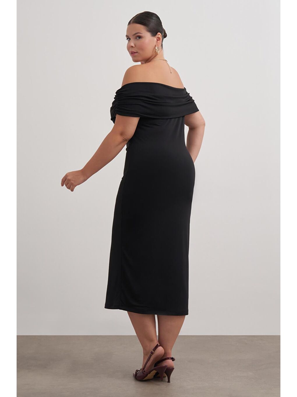 Siyah Açık Omuzlu Kolsuz Elbise-5