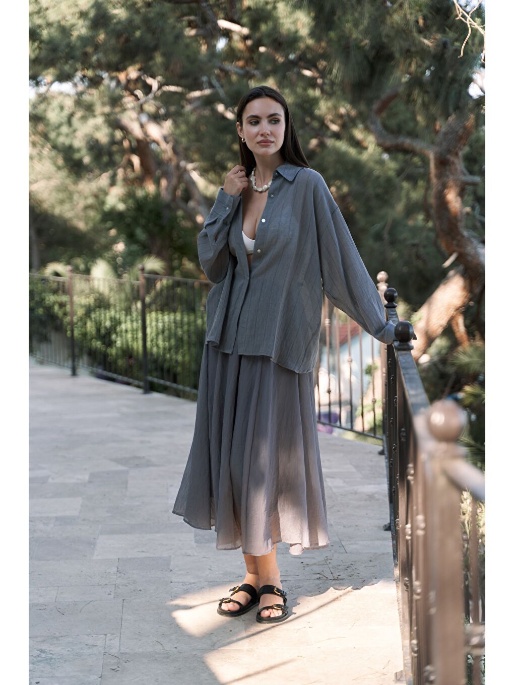 Gri Calynn Sırt Dekolteli Çizgili Füme Keten Gömlek-5