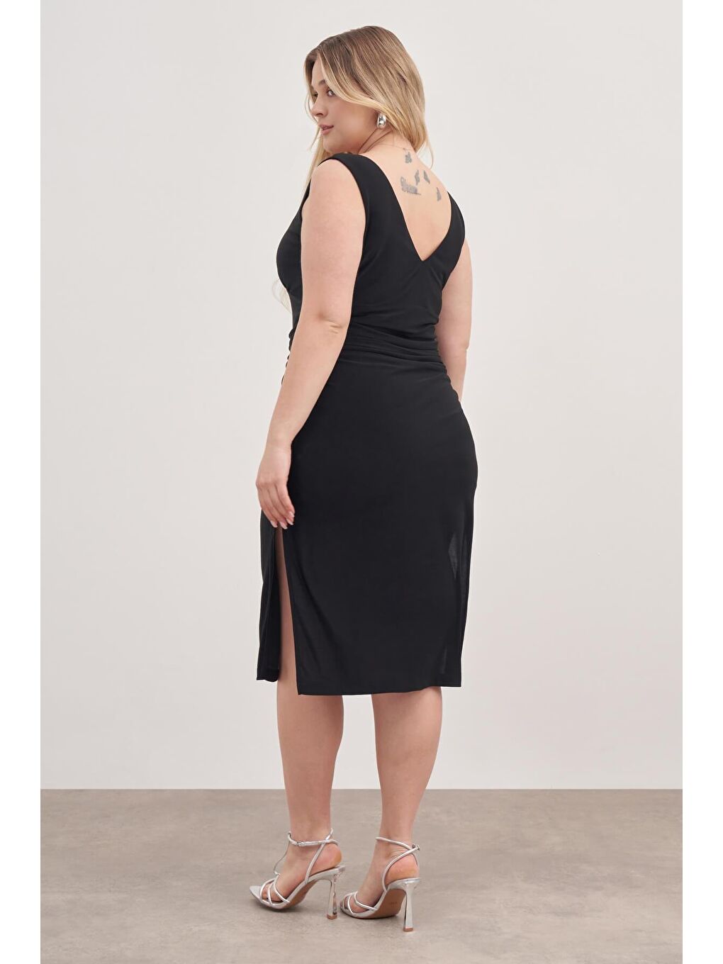 Siyah Drape Detaylı Midi Elbise-3