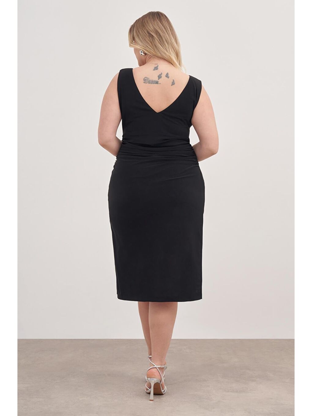 Siyah Drape Detaylı Midi Elbise-4