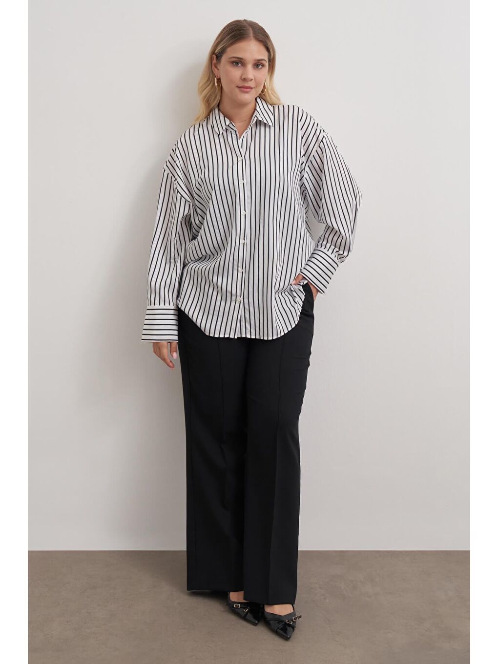 Beyaz Parıltılı İplikli Çizgili Gömlek-1