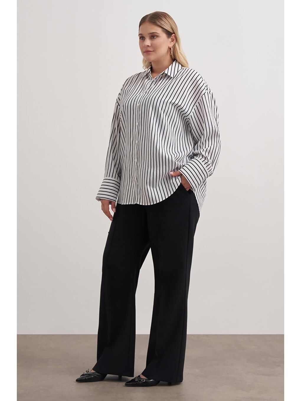 Beyaz Parıltılı İplikli Çizgili Gömlek-2