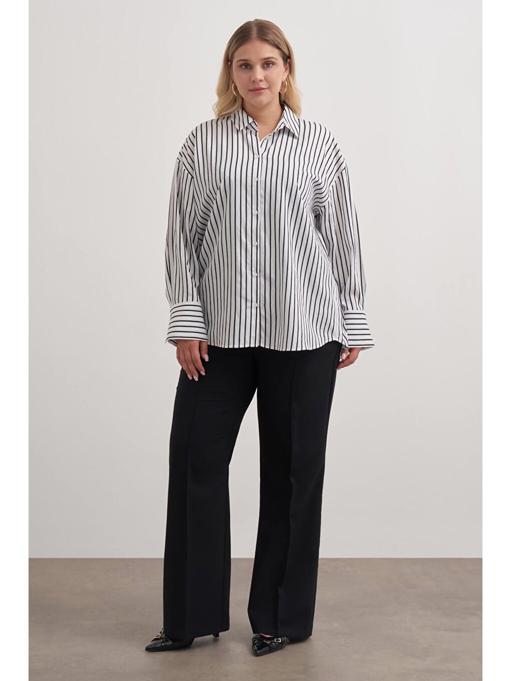 Beyaz Parıltılı İplikli Çizgili Gömlek-3