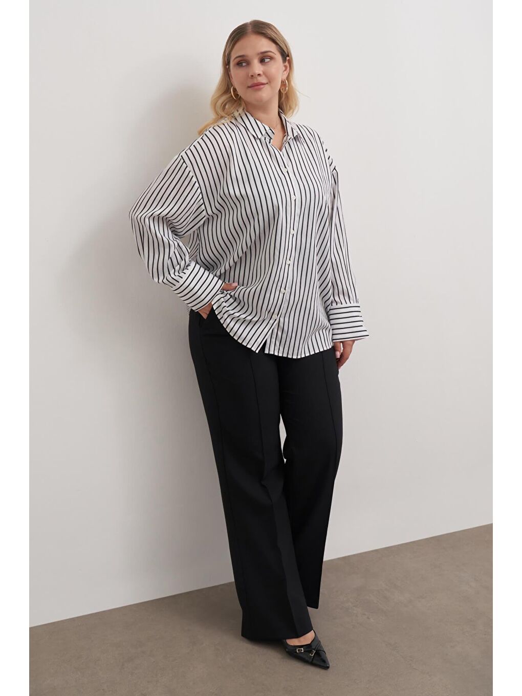 Beyaz Parıltılı İplikli Çizgili Gömlek-4