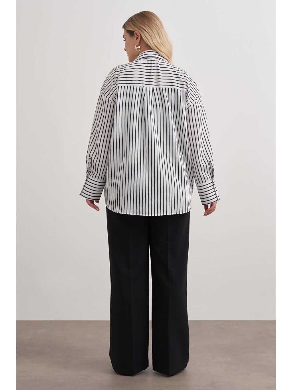 Beyaz Parıltılı İplikli Çizgili Gömlek-5