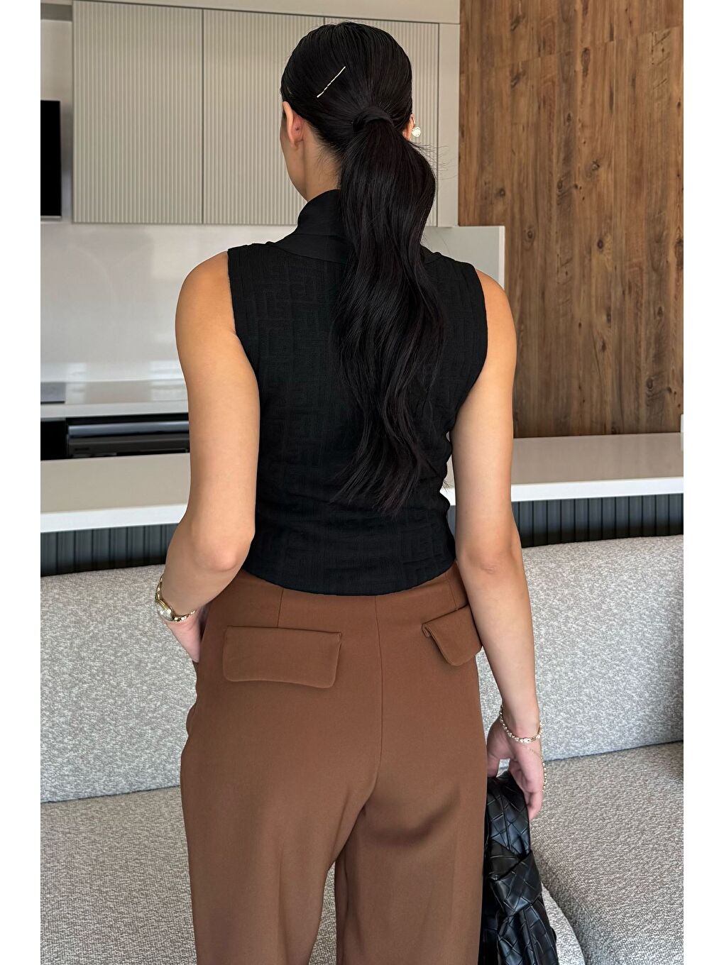 Siyah Ön Bağlamalı Triko Yelek-3