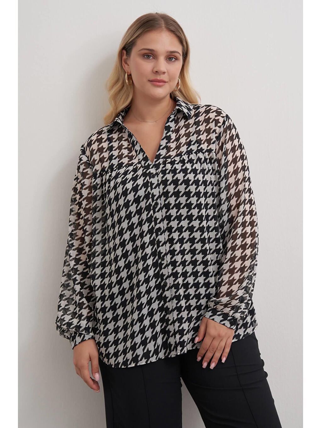 Siyah Desenli Şifon Gömlek