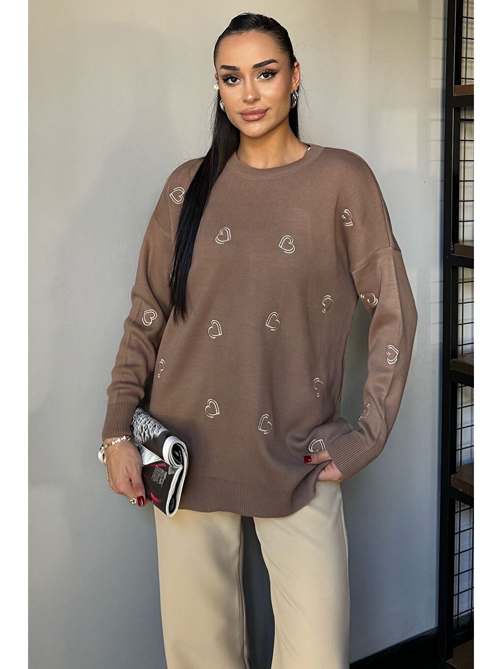 Bej Kalp Nakışlı Kadın Triko Kazak-1