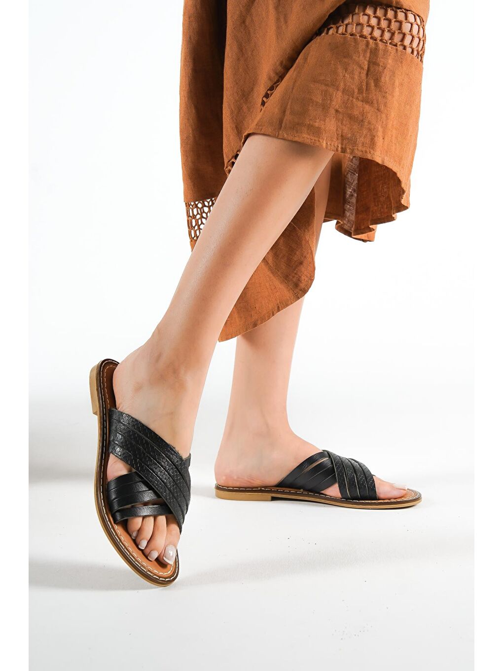 Siyah 8098 Hakiki Deri Kadın Bodrum Terlik