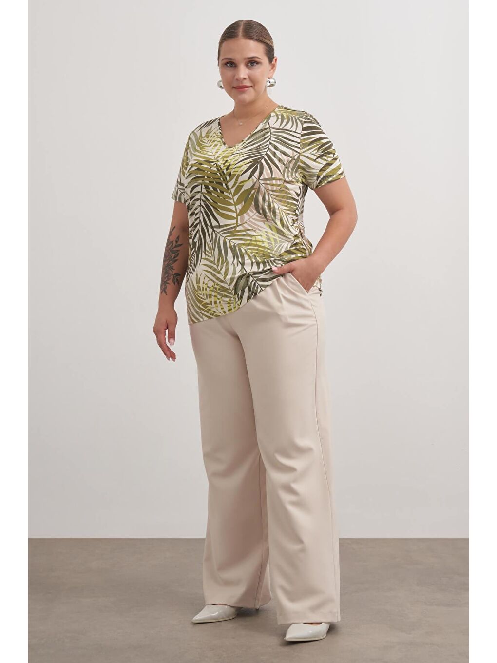 Yeşil V Yaka Tişört-3