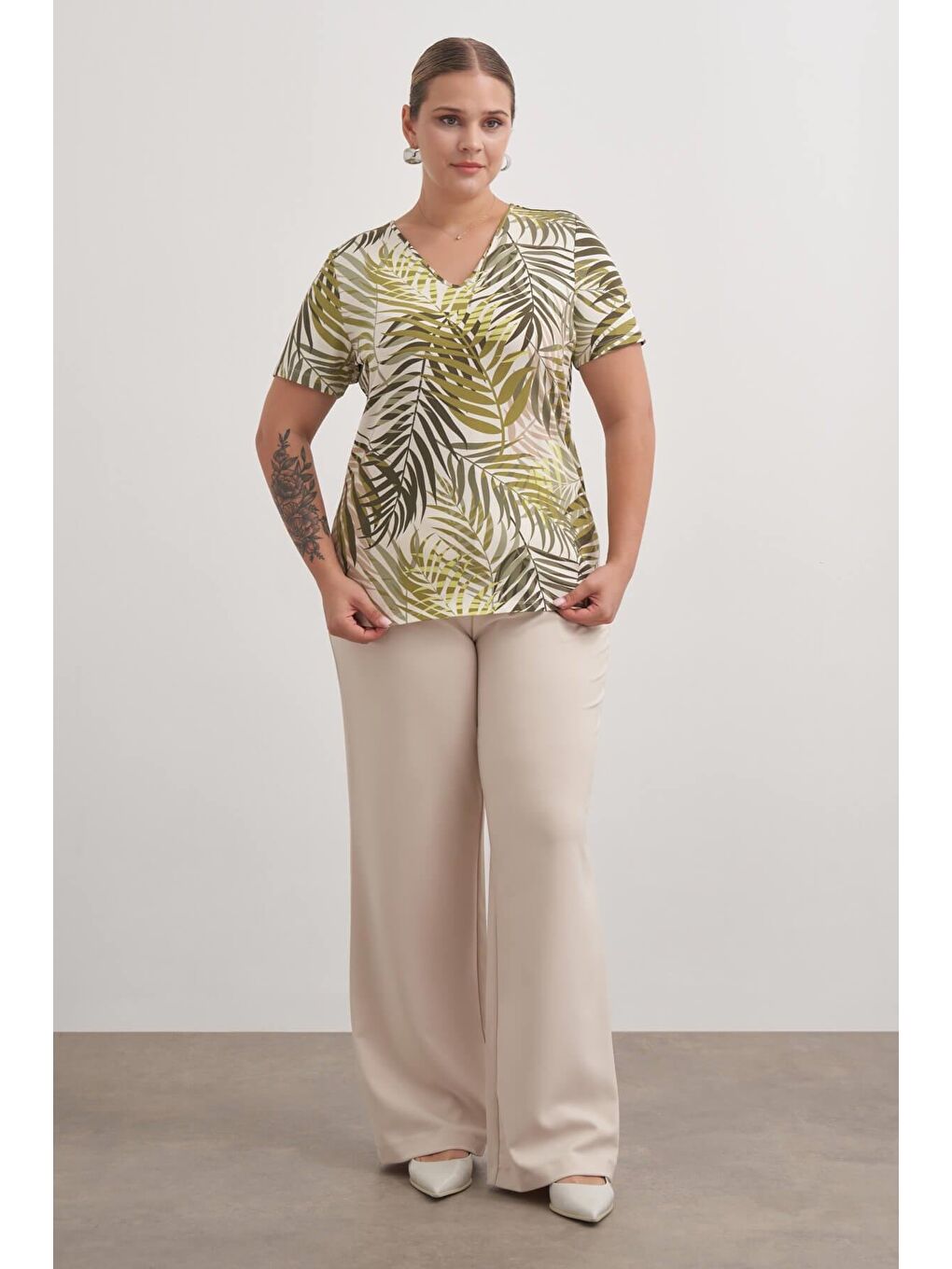 Yeşil V Yaka Tişört-4