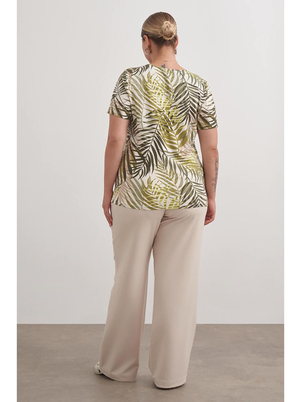 Yeşil V Yaka Tişört-5