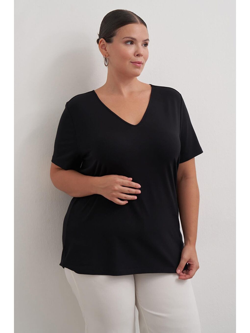 Siyah V Yaka Tişört